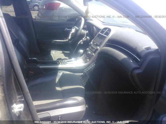 1G11D5RR7DF113432 - 2013 CHEVROLET MALIBU 1LT 灰色 照片 5