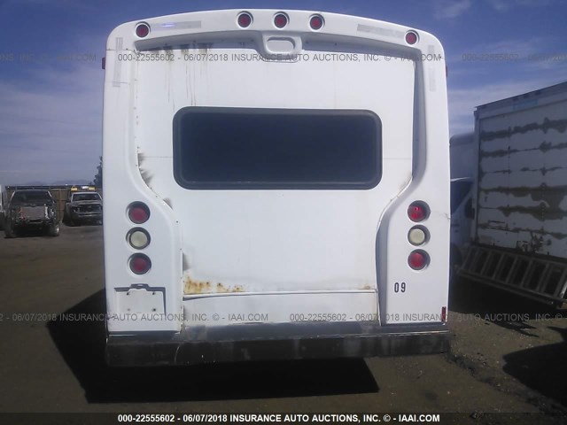 1FDXE45S25HA78320 - 2005 FORD E450 WHITE photo 8