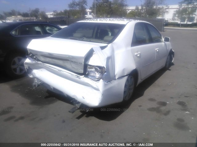 4T1BF30K32U028845 - 2002 TOYOTA CAMRY LE/XLE/SE 白色 照片 4