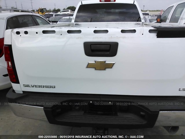 1GCHC43629F129367 - 2009 CHEVROLET SILVERADO C2500 HEAVY DUTY WHITE photo 6