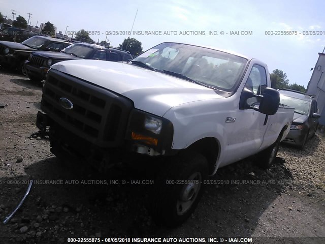 1FTNF21595EA93363 - 2005 FORD F250 SUPER DUTY WHITE photo 2