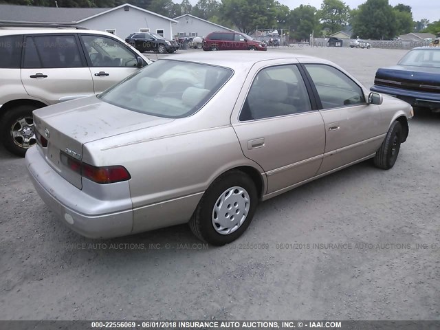 4T1BG28KXWU303080 - 1998 TOYOTA CAMRY CE/LE/XLE GOLD photo 4