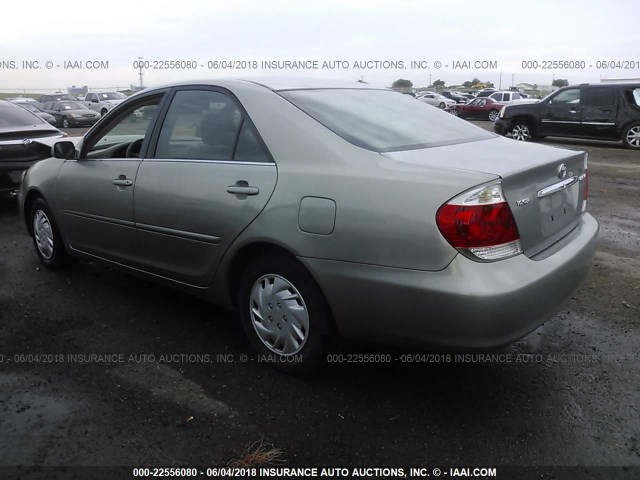 4T1BE32K55U520443 - 2005 TOYOTA CAMRY LE/XLE/SE ვერცხლისფერი ფოტო 3