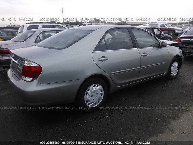 4T1BE32K55U520443 - 2005 TOYOTA CAMRY LE/XLE/SE ვერცხლისფერი ფოტო 4