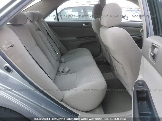 4T1BE32K55U520443 - 2005 TOYOTA CAMRY LE/XLE/SE ვერცხლისფერი ფოტო 8
