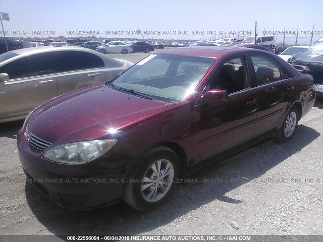 4T1BE32K45U002629 - 2005 TOYOTA CAMRY LE/XLE/SE წითელი ფოტო 2