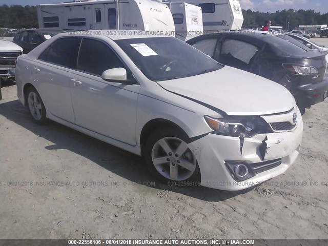 4T1BF1FK8EU813104 - 2014 TOYOTA CAMRY L/SE/LE/XLE 白色 照片 1