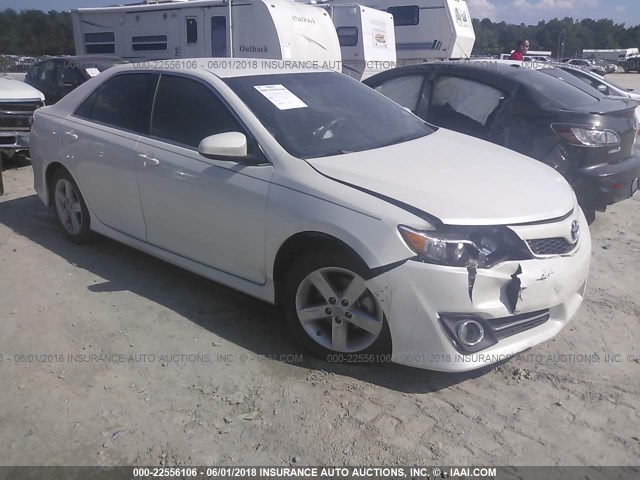 4T1BF1FK8EU813104 - 2014 TOYOTA CAMRY L/SE/LE/XLE WHITE photo 1