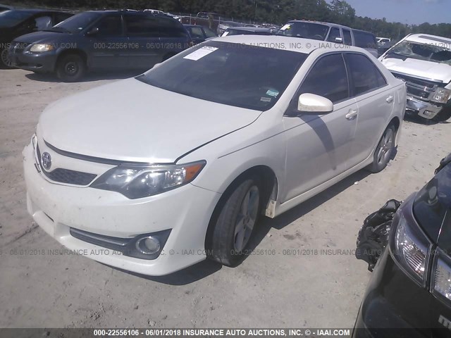 4T1BF1FK8EU813104 - 2014 TOYOTA CAMRY L/SE/LE/XLE 白色 照片 2