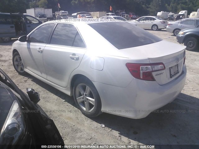 4T1BF1FK8EU813104 - 2014 TOYOTA CAMRY L/SE/LE/XLE 白色 照片 3