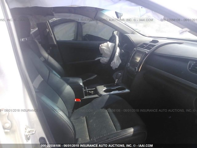 4T1BF1FK8EU813104 - 2014 TOYOTA CAMRY L/SE/LE/XLE 白色 照片 5