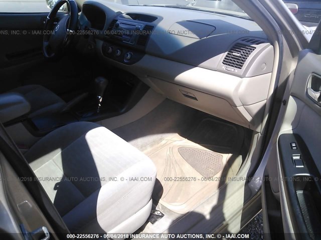 4T1BE30K86U105962 - 2006 TOYOTA CAMRY LE/XLE/SE ოქროსფერი ფოტო 5