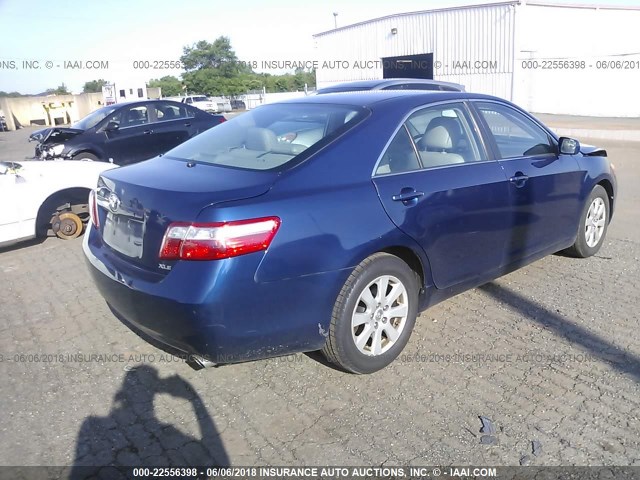 4T1BK46K28U065449 - 2008 TOYOTA CAMRY LE/XLE/SE ლურჯი ფოტო 4