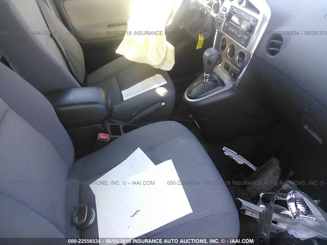 2T1KR32E18C694529 - 2008 TOYOTA COROLLA MATRIX XR WHITE photo 5