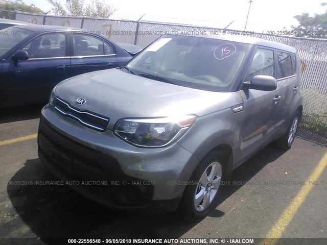 KNDJN2A22H7480286 - 2017 KIA SOUL GRAY photo 2