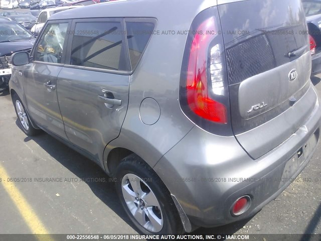 KNDJN2A22H7480286 - 2017 KIA SOUL GRAY photo 3