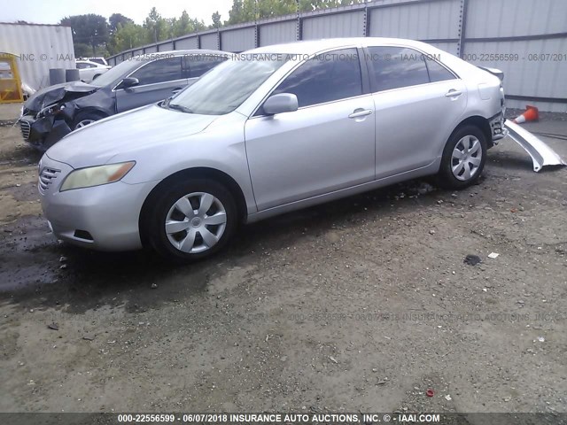 4T1BE46K57U038140 - 2007 TOYOTA CAMRY NEW GENERAT CE/LE/XLE/SE SILVER photo 2