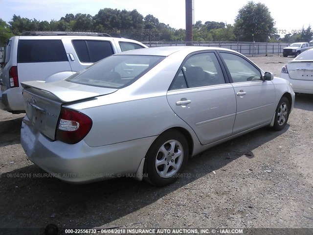 4T1BE32K43U172616 - 2003 TOYOTA CAMRY LE/XLE/SE ვერცხლისფერი ფოტო 4