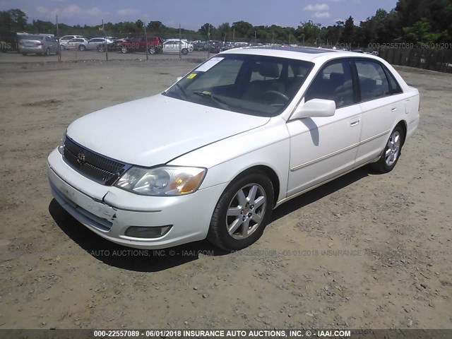 4T1BF28B6YU040964 - 2000 TOYOTA AVALON XL/XLS WHITE photo 2