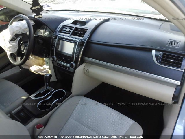 4T4BF1FK0CR225331 - 2012 TOYOTA CAMRY SE/LE/XLE ლურჯი ფოტო 5