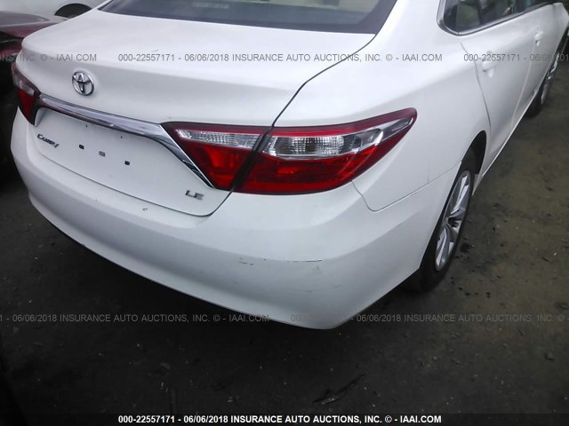 4T4BF1FK7FR458076 - 2015 TOYOTA CAMRY LE/XLE/SE/XSE თეთრი ფოტო 6