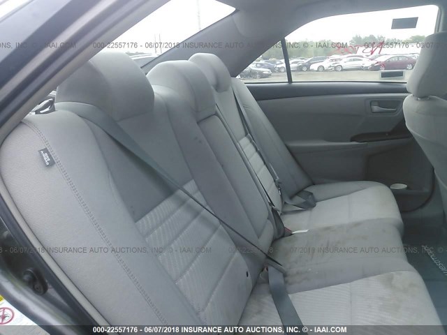 4T4BF1FK1FR454069 - 2015 TOYOTA CAMRY LE/XLE/SE/XSE GRAY photo 8