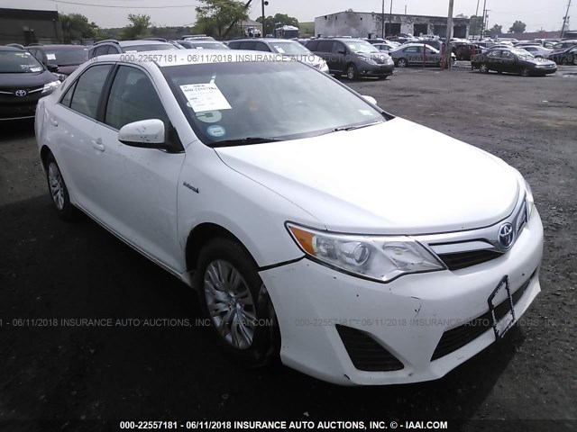 4T1BD1FK8CU056157 - 2012 TOYOTA CAMRY HYBRID/LE/XLE 白色 照片 1