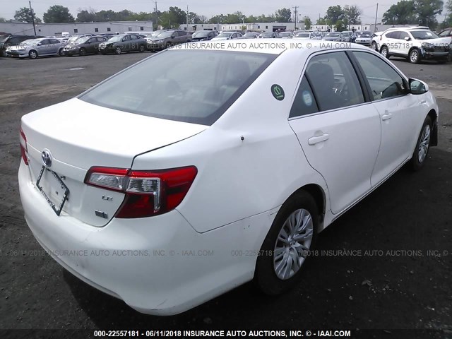 4T1BD1FK8CU056157 - 2012 TOYOTA CAMRY HYBRID/LE/XLE WHITE photo 4