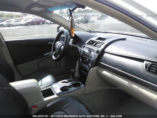 4T1BD1FK8CU056157 - 2012 TOYOTA CAMRY HYBRID/LE/XLE 白色 照片 5