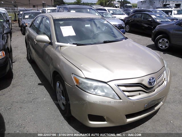 4T1BF3EK8BU165143 - 2011 TOYOTA CAMRY SE/LE/XLE GOLD photo 1