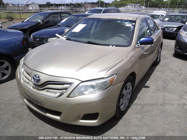 4T1BF3EK8BU165143 - 2011 TOYOTA CAMRY SE/LE/XLE GOLD photo 2