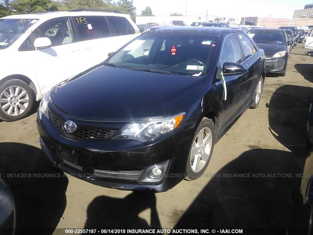 4T1BF1FK1EU419783 - 2014 TOYOTA CAMRY L/SE/LE/XLE 黑色 照片 2