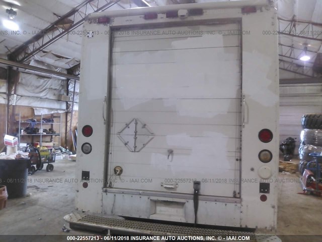 4UZAANBW51CH53411 - 2001 FREIGHTLINER CHASSIS M LINE WALK-IN VAN WHITE photo 8