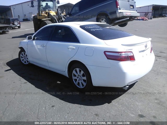 4T1BK46K07U508745 - 2007 TOYOTA CAMRY NEW GENERAT LE/XLE/SE WHITE photo 3