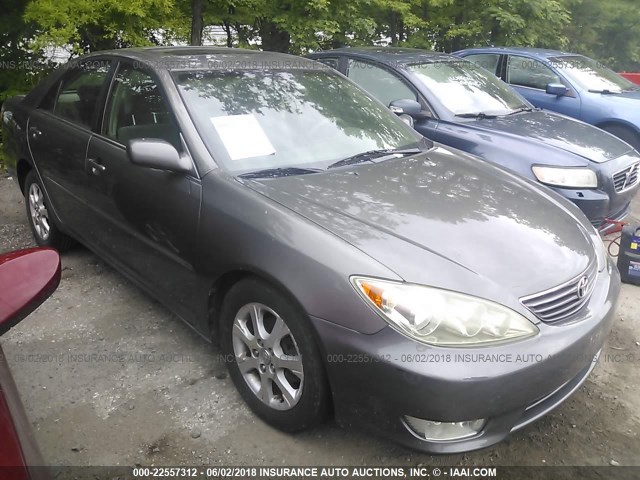 4T1BE30K85U984801 - 2005 TOYOTA CAMRY LE/XLE/SE GRAY photo 1