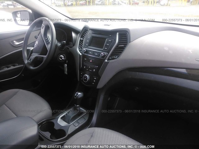 5NMZT3LBXHH026193 - 2017 HYUNDAI SANTA FE SPORT  GRAY photo 5