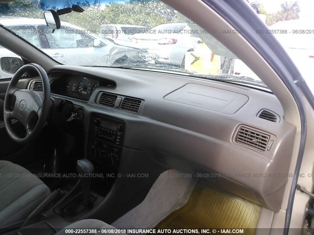 4T1BG22K7YU690943 - 2000 TOYOTA CAMRY CE/LE/XLE GOLD photo 5