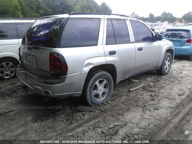 1GNDS13S142427865 - 2004 CHEVROLET TRAILBLAZER LS/LT SILVER photo 4