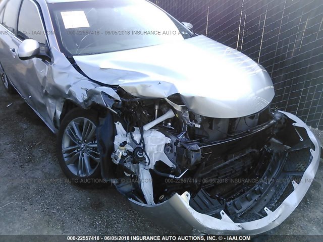 4T1BF1FK0HU363159 - 2017 TOYOTA CAMRY LE/XLE/SE/XSE 银色 照片 6