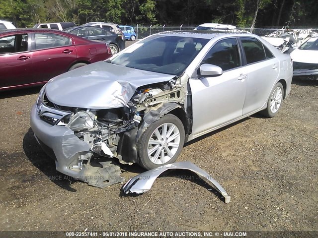 4T1BK1FKXDU021076 - 2013 TOYOTA CAMRY SE/XLE SILVER photo 2