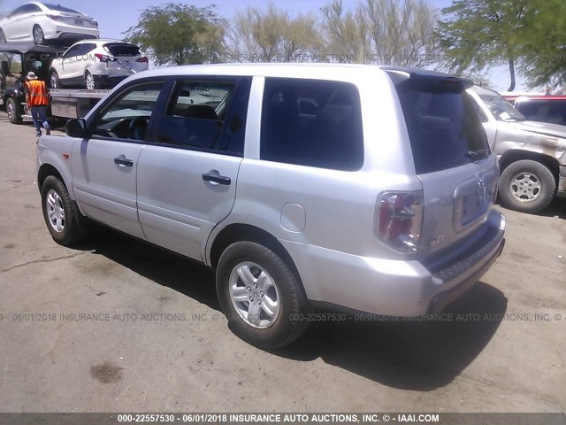 5FNYF28166B049935 - 2006 HONDA PILOT LX SILVER photo 3