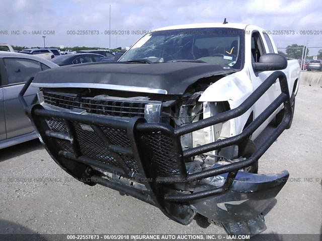 1GCHC49K39E161514 - 2009 CHEVROLET SILVERADO C2500 HEAVY DUTY WHITE photo 2