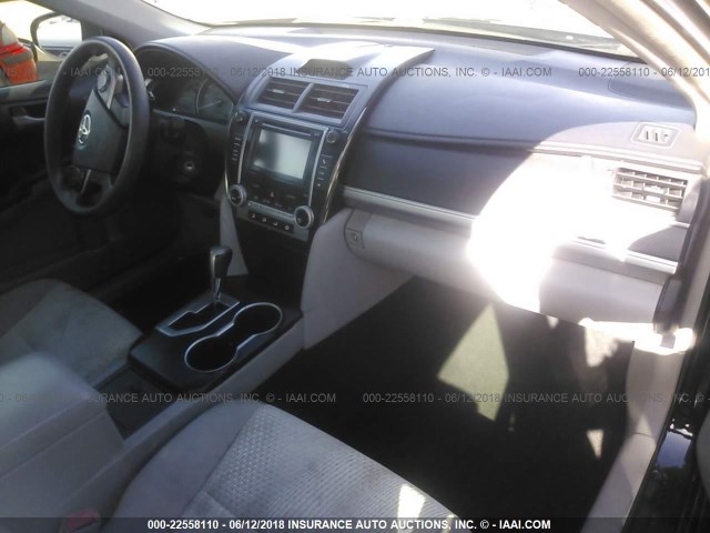 4T1BF1FK7CU025668 - 2012 TOYOTA CAMRY SE/LE/XLE შავი ფოტო 5
