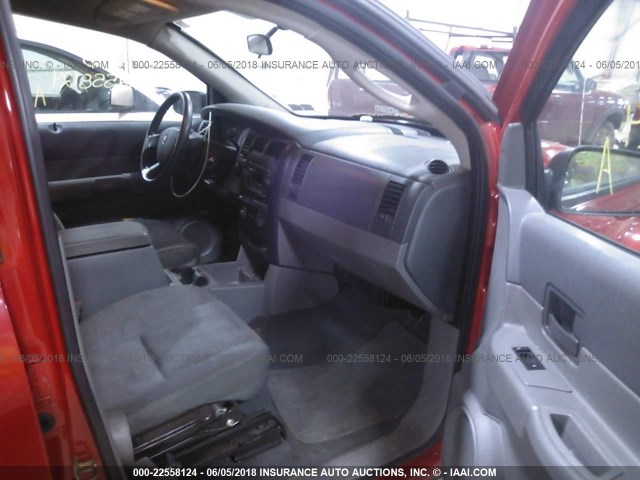 1D4HB38N66F168233 - 2006 DODGE DURANGO SXT RED photo 5