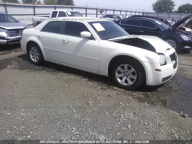 2C3LA43RX7H646555 - 2007 CHRYSLER 300 WHITE photo 1