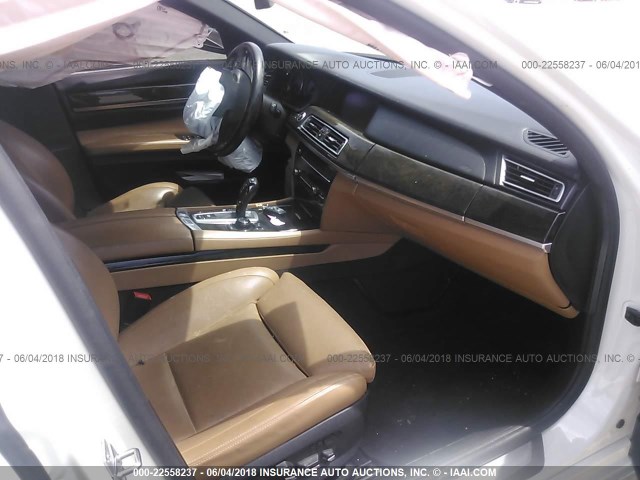 WBAKB8C52CDX20984 - 2012 BMW 750 LI WHITE photo 5