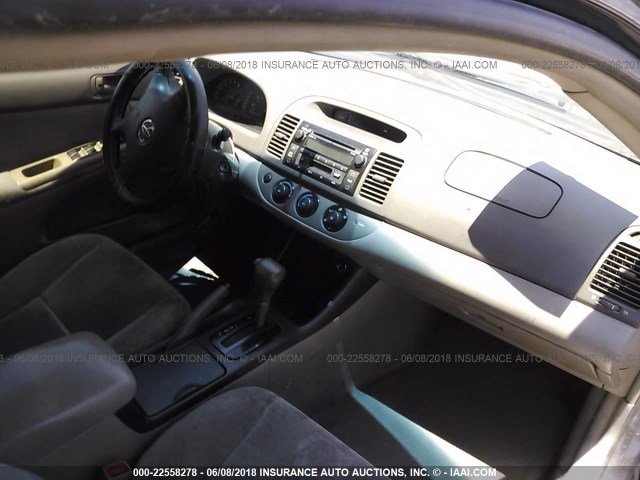4T1BF32K52U508334 - 2002 TOYOTA CAMRY LE/XLE/SE 棕色 照片 5