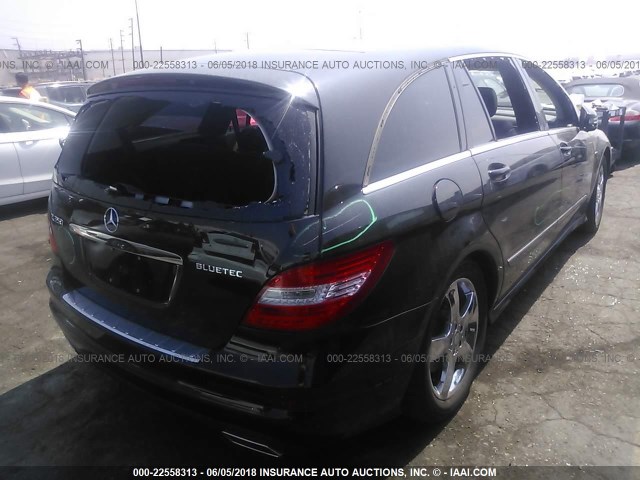 4JGCB2FE0BA126552 - 2011 MERCEDES-BENZ R 350 BLUETEC BLACK photo 4