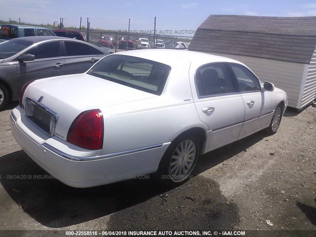 1LNHM82W83Y603786 - 2003 LINCOLN TOWN CAR SIGNATURE WHITE photo 4