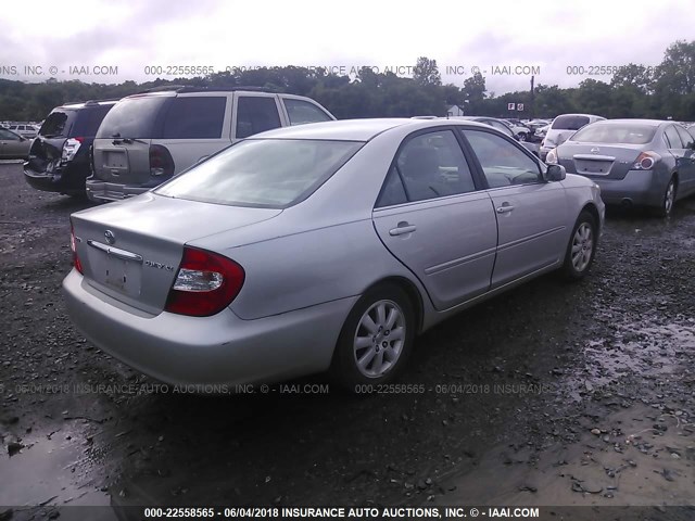 4T1BE30K12U109670 - 2002 TOYOTA CAMRY LE/XLE/SE ვერცხლისფერი ფოტო 4